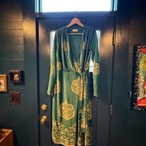Chic Long Sleeve Green and Gold Dress
